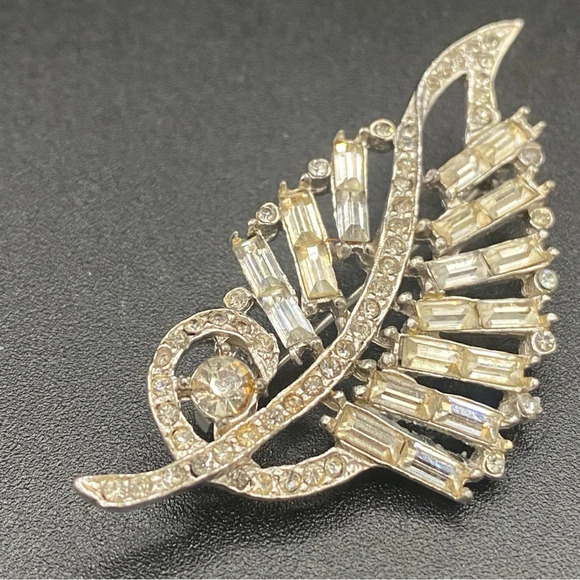 1950s Retro Sparkly Rhinestone Brooch - Picture 4 of 7